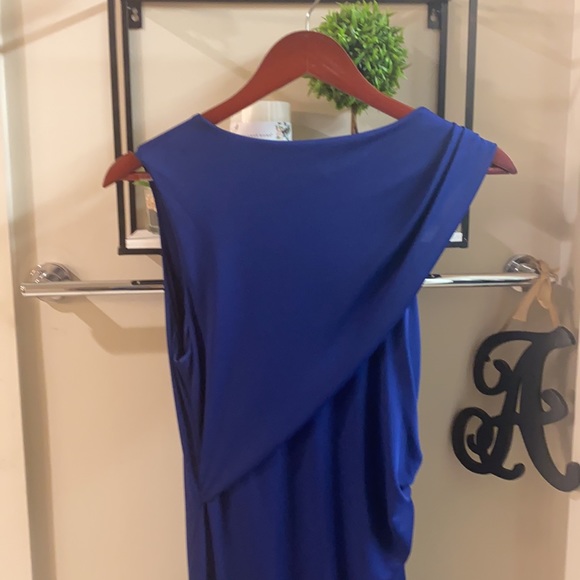 BCBG long elegant dress fits extremely well enhancing curves w/o showing “xtras” - Picture 4 of 6